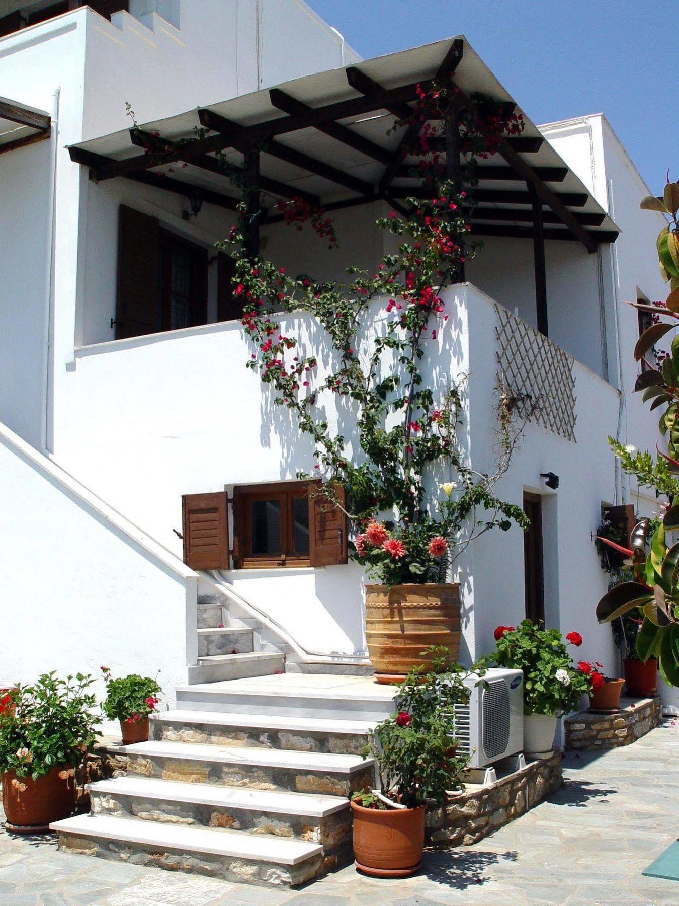 Michalis Apartments Near The Beaches With Sea View Páros 外观 照片