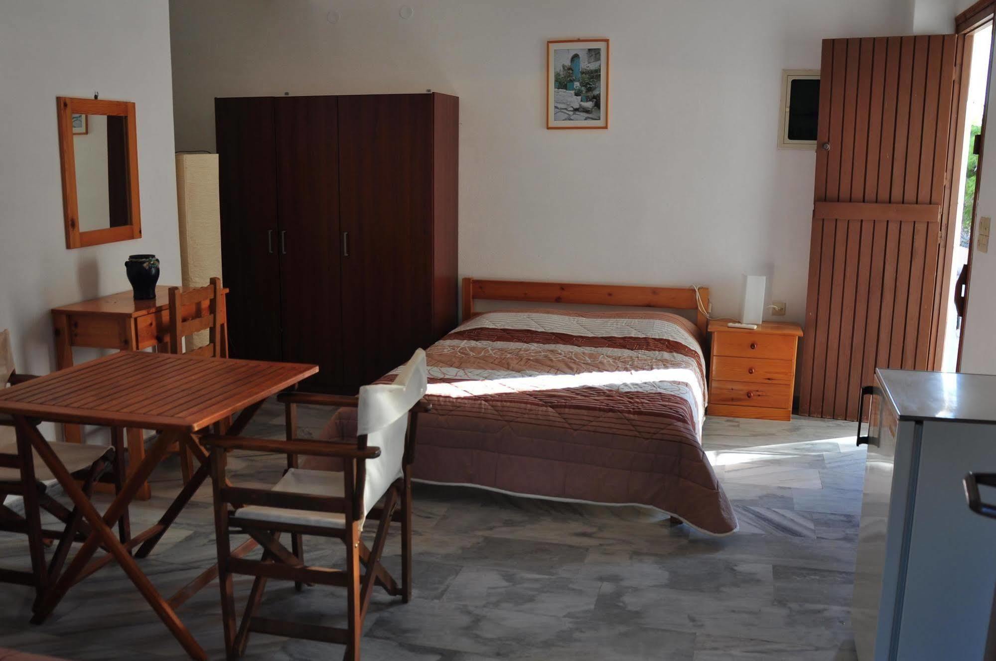 Michalis Apartments Near The Beaches With Sea View Páros 外观 照片