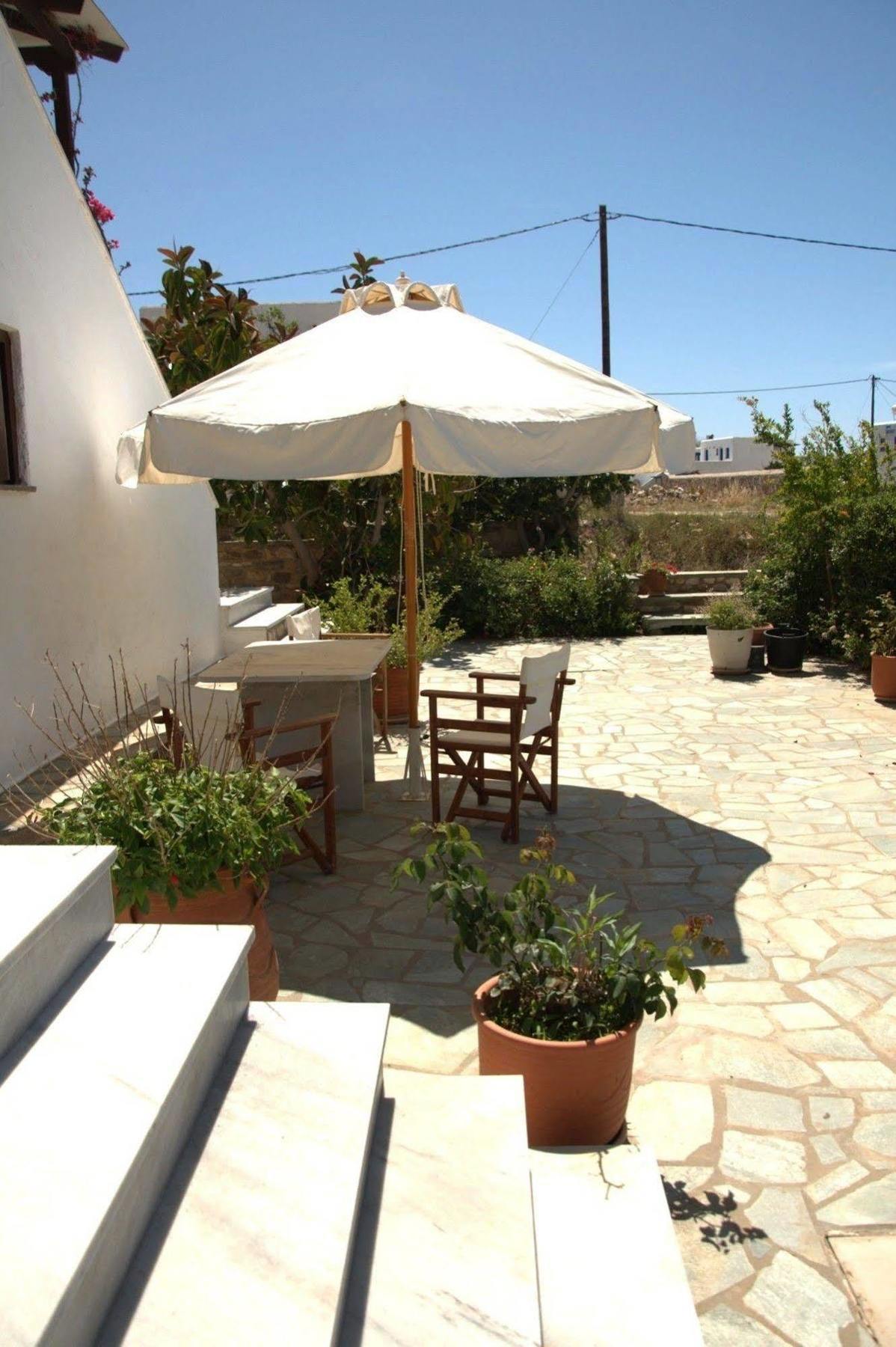Michalis Apartments Near The Beaches With Sea View Páros 外观 照片