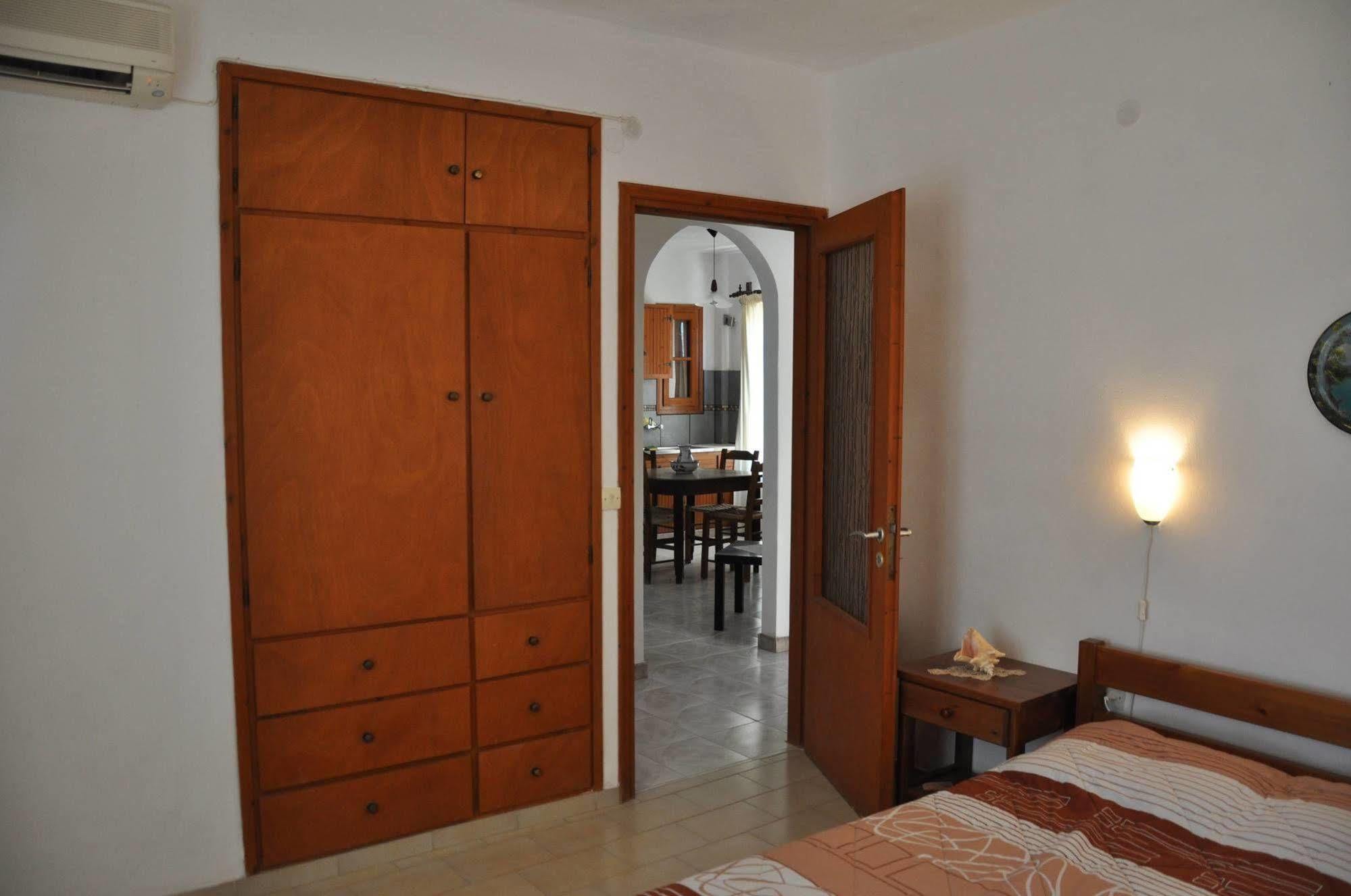 Michalis Apartments Near The Beaches With Sea View Páros 外观 照片