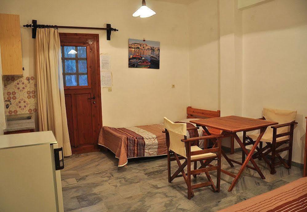 Michalis Apartments Near The Beaches With Sea View Páros 外观 照片