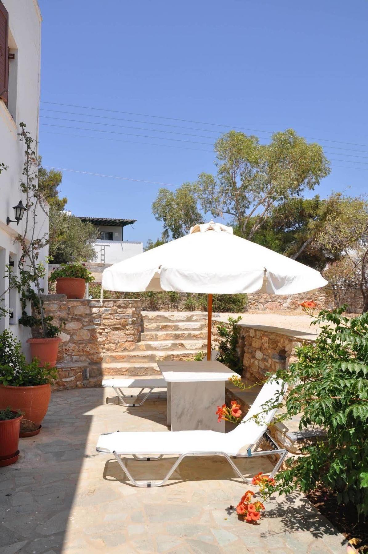 Michalis Apartments Near The Beaches With Sea View Páros 外观 照片